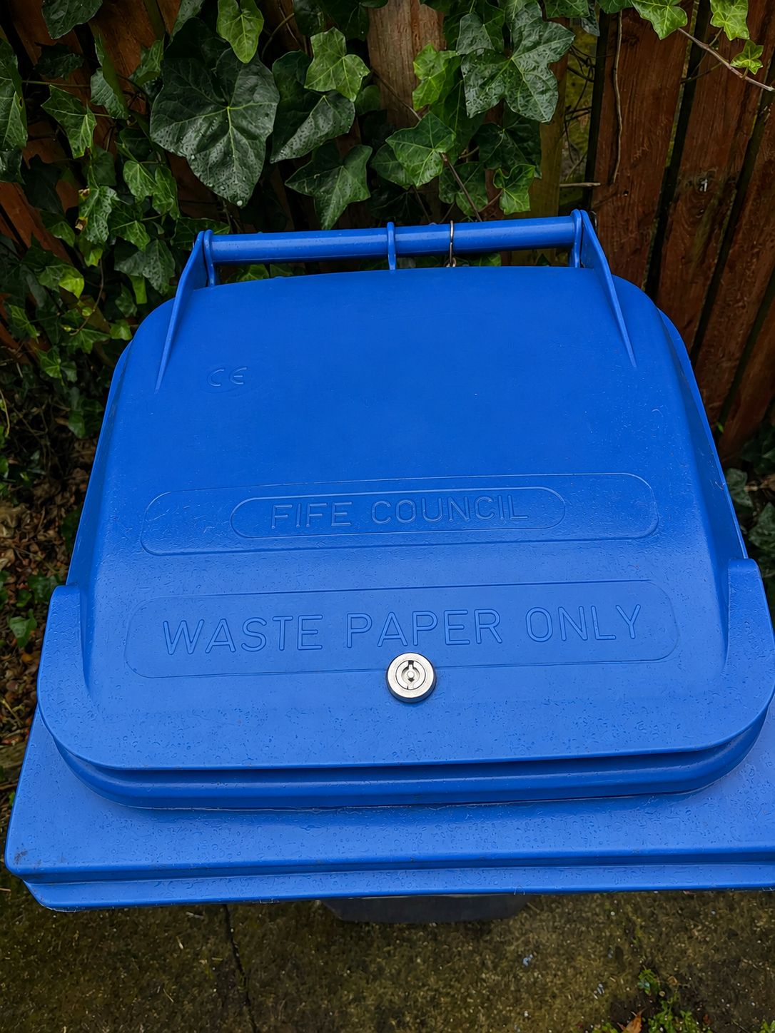 Wheelie bin lid before installation